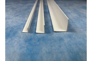 Sarokélvédő fehér PVC hobbi profil 10x10mmx2m