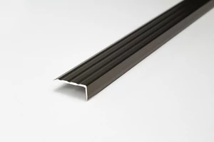 Szögletes utólagos bronz eloxált alumínium lépcső profil 10x25mmx0,9m