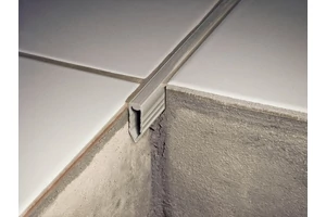 Mély dilatációs világosszürke PVC profil 25mmx2,5m