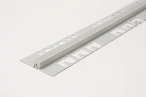 Szélestalpú vulkanizált világosszürke gumis (10mm széles) PVC dilatációs profil 10mmx2,5m