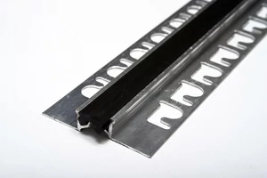 Szélestalpú vulkanizált fekete gumis (17mm széles) alumínium dilatációs profil 10mmx2,5m