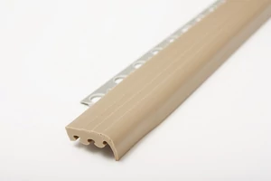 Szögletes beépíthető beige gumis PVC talpú lépcső profil 10mmx2,7m